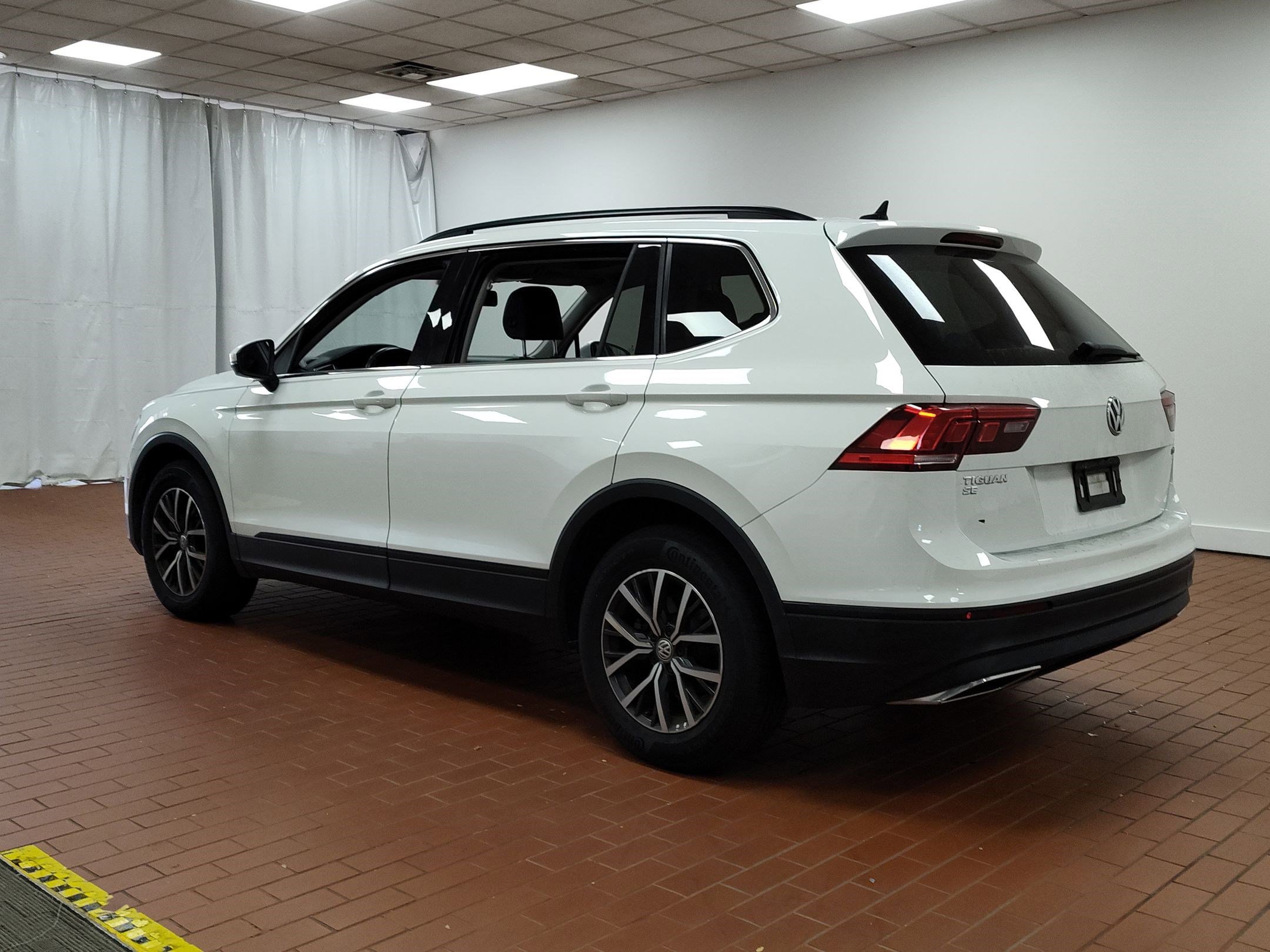 2019 Volkswagen Tiguan SE photo 3