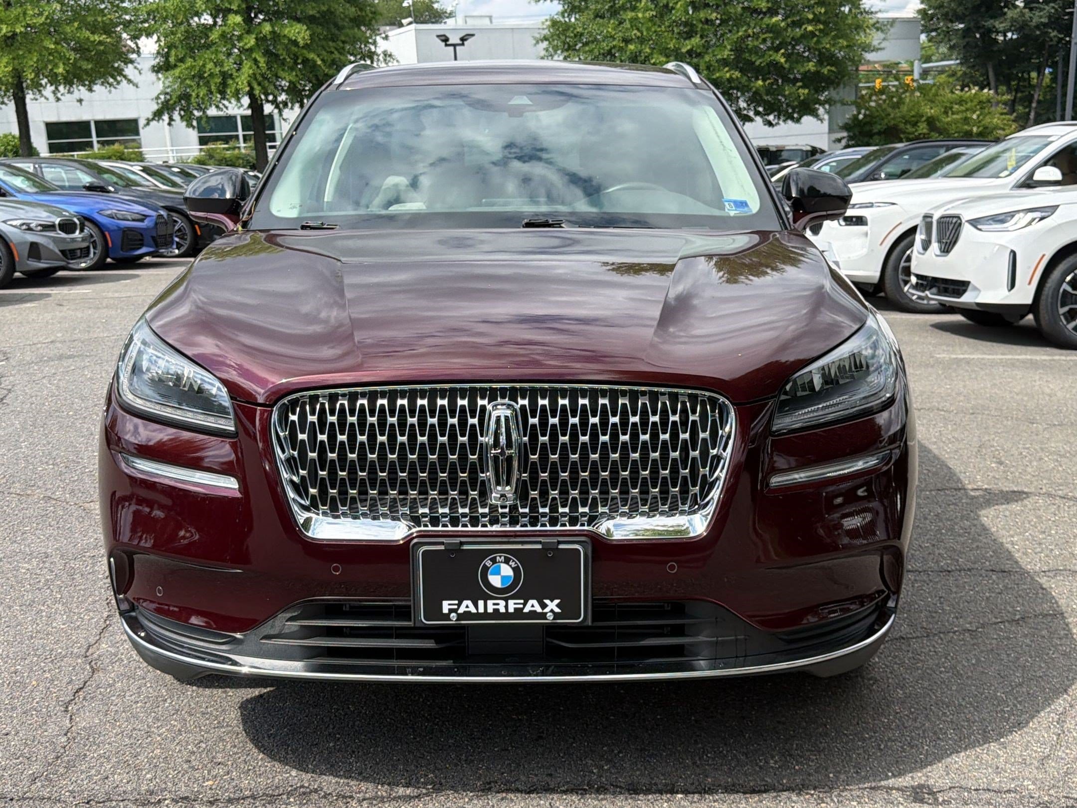 Corsair Standard SUV