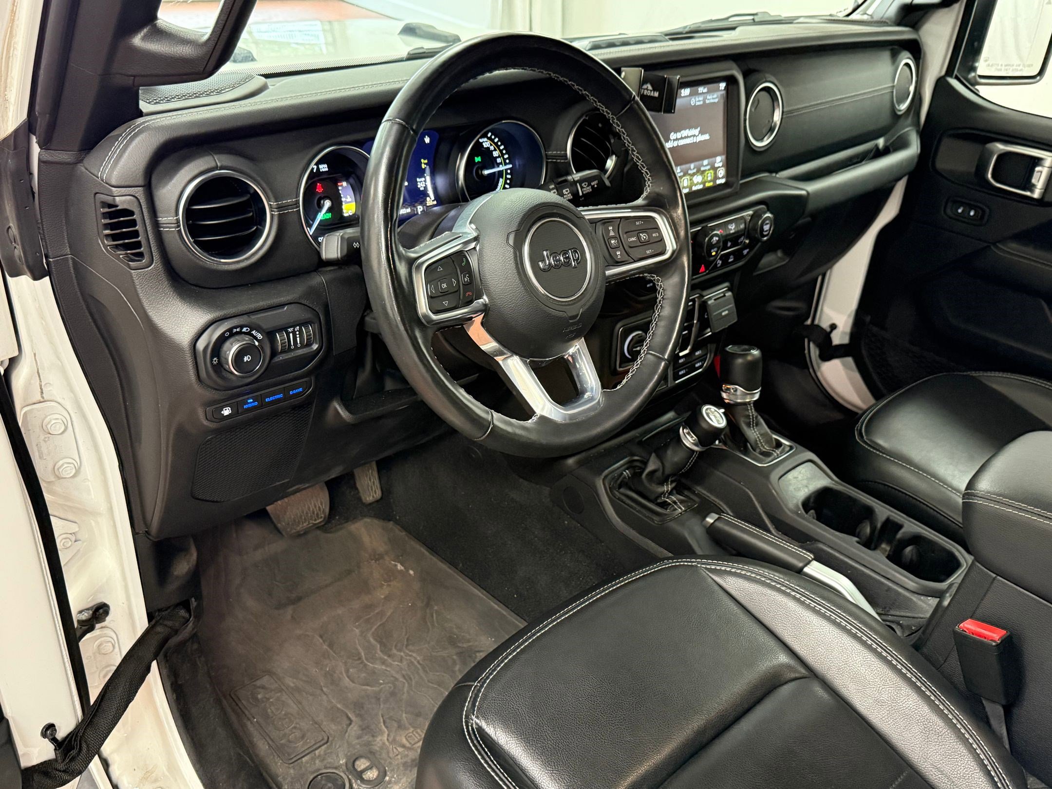 2022 Jeep Wrangler 4xe Unlimited Sahara photo 3