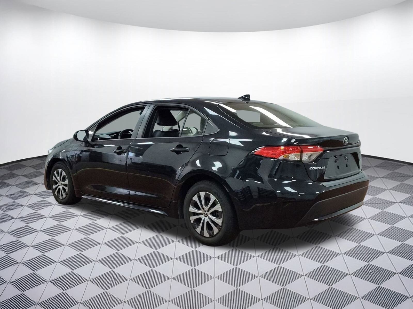 2022 Toyota Corolla Hybrid LE photo 3