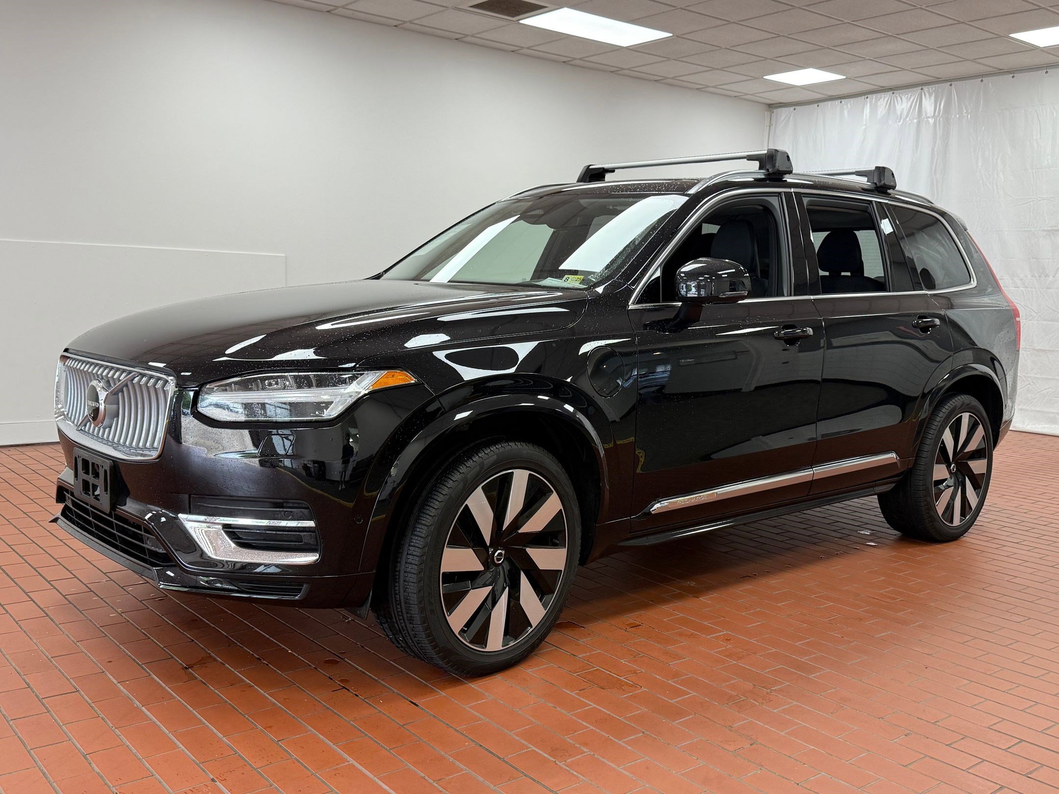 2024 Volvo XC90 Plus photo 2