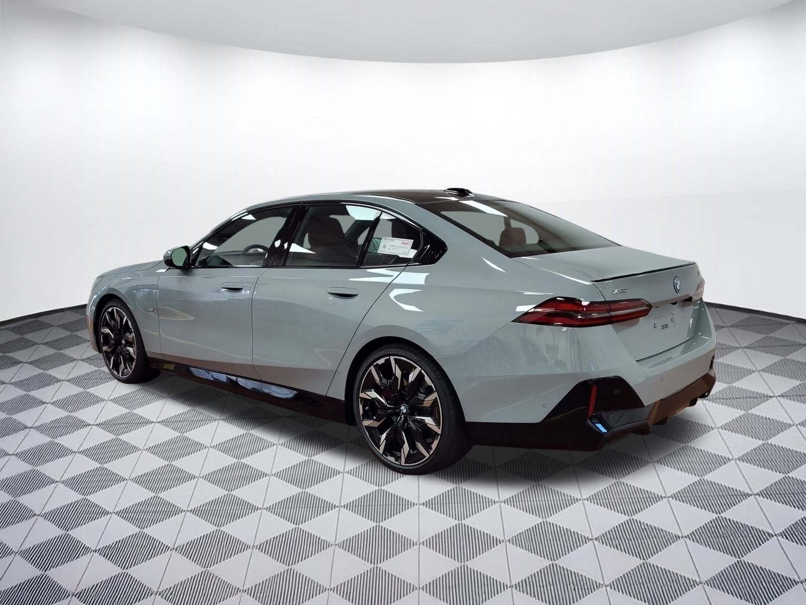 2026 Bmw 550e xDrive photo 3