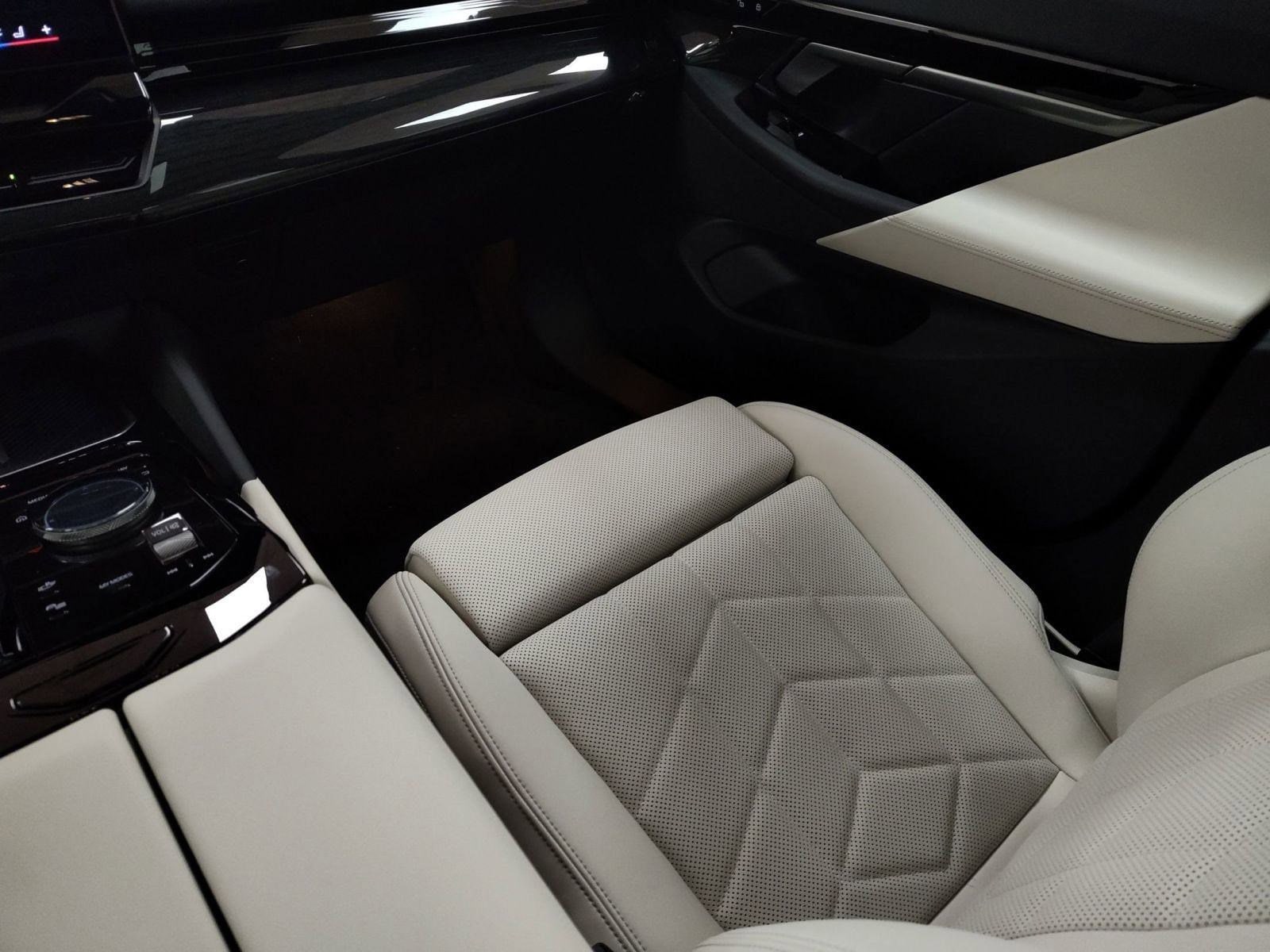 2026 BMW 5 Series 530i - Photo 26