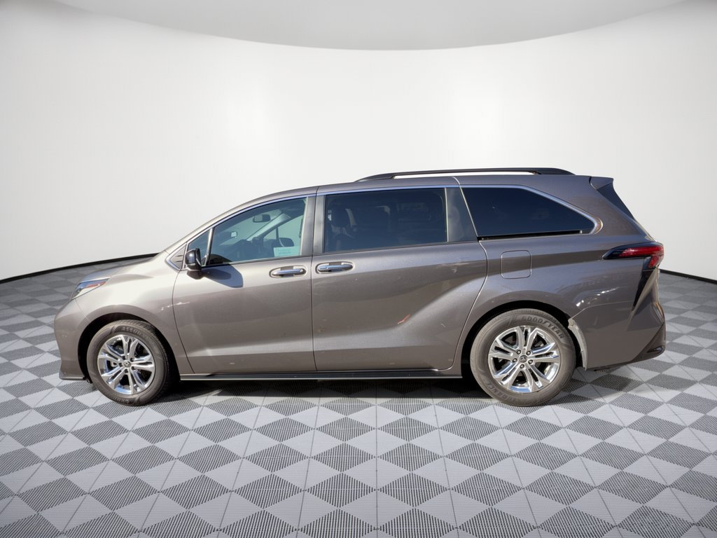 Used 2022 Toyota Sienna XSE 7 Passenger Van Passenger Van