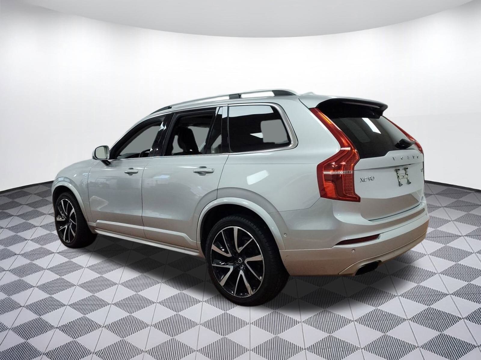 2019 Volvo XC90 Momentum photo 3