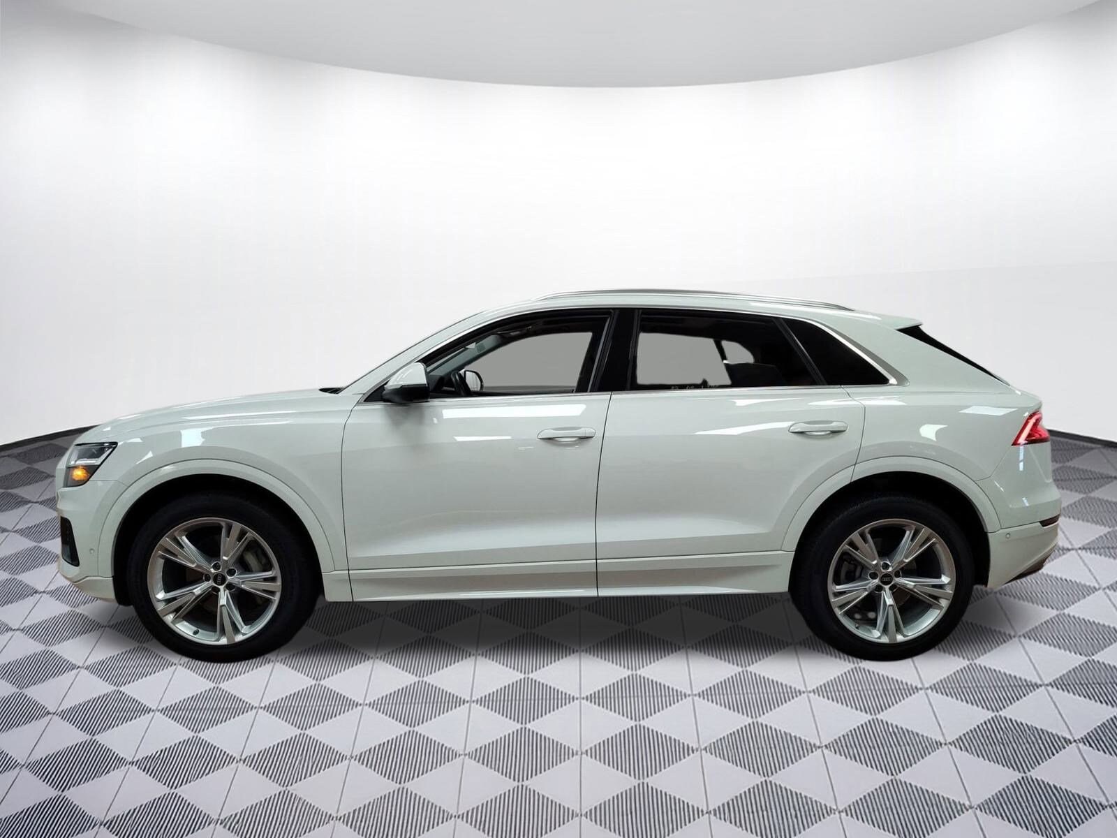 2022 Audi Q8 Premium Plus photo 2