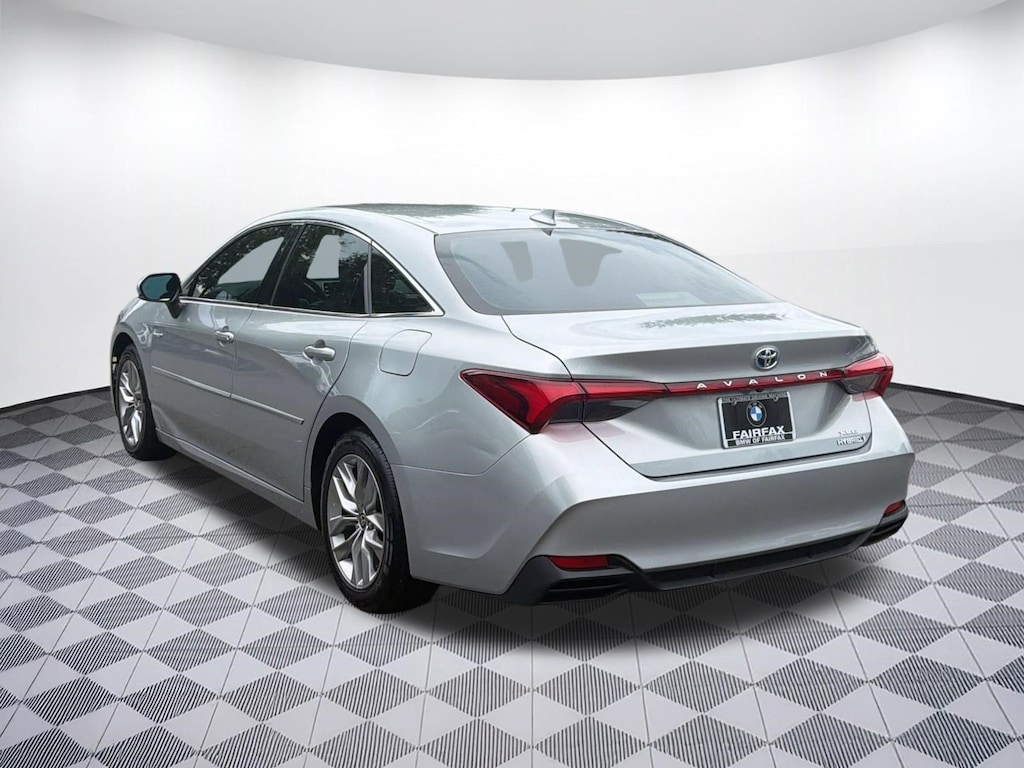 Used 2021 Toyota Avalon Hybrid XLE Sedan