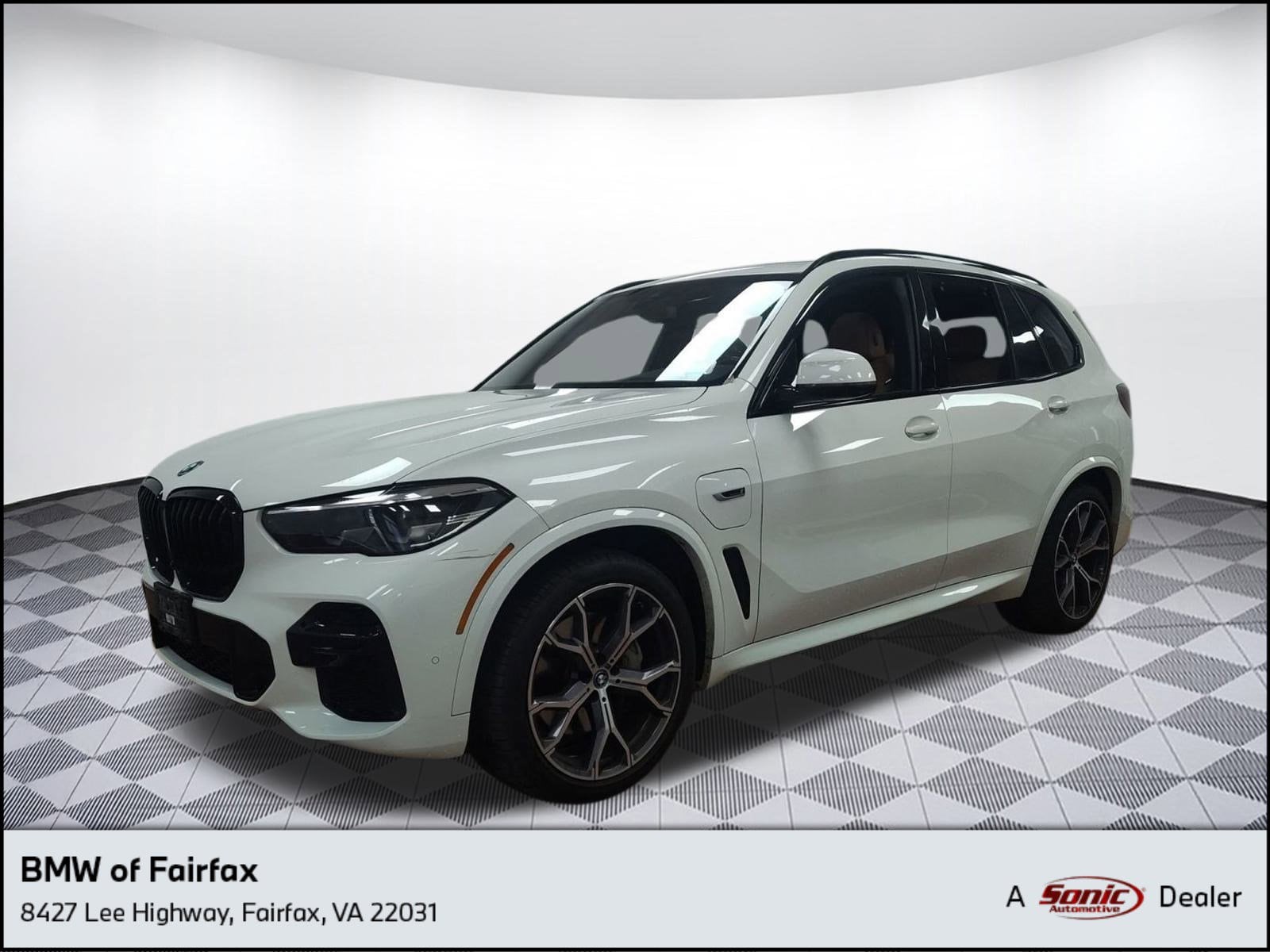 2023 BMW X5 45e's photo