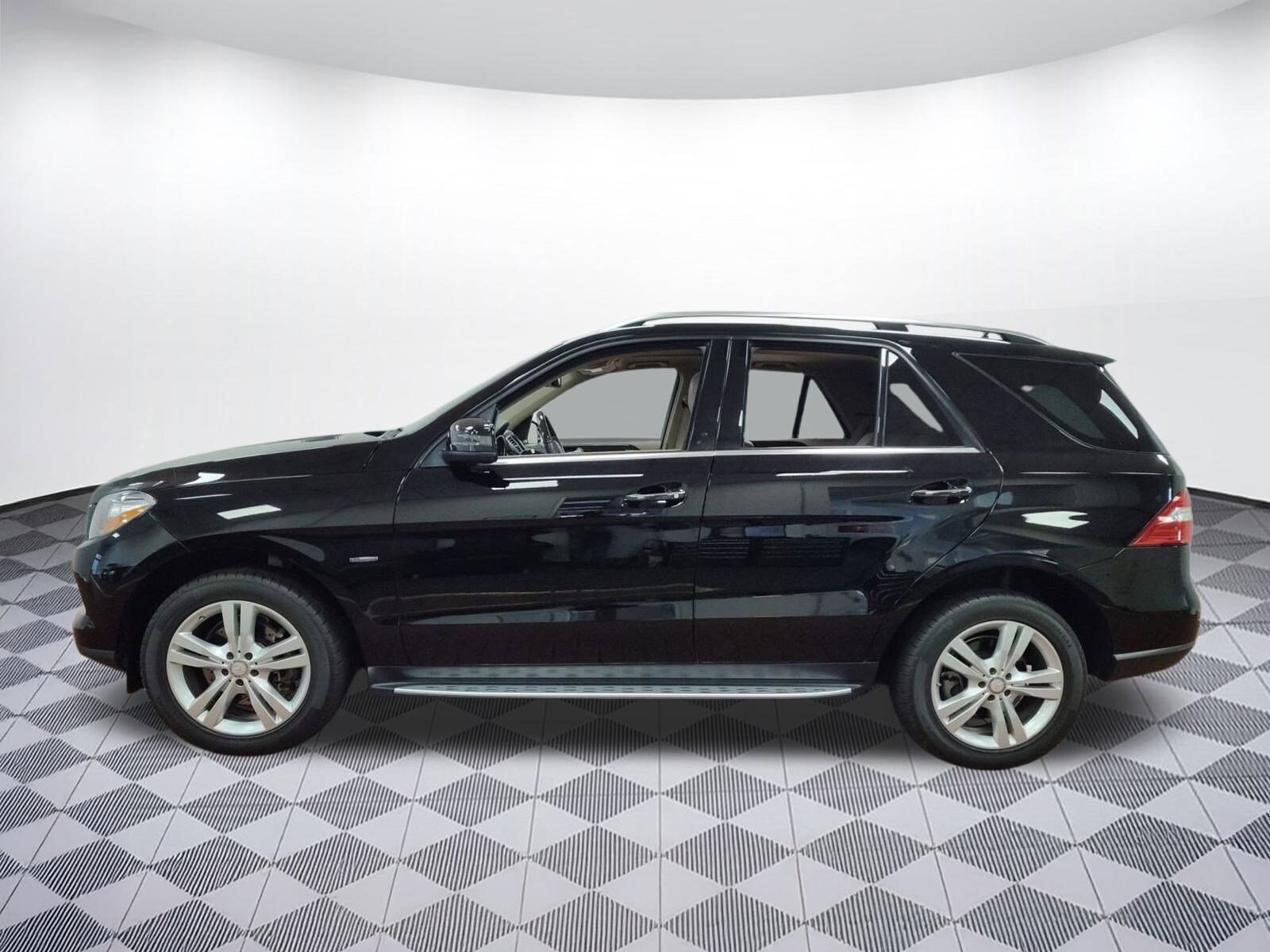 2012 Mercedes Benz ML 350 BlueTEC photo 2