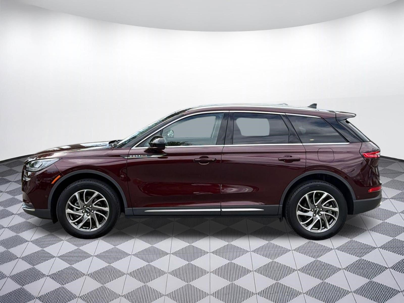 Corsair Standard SUV