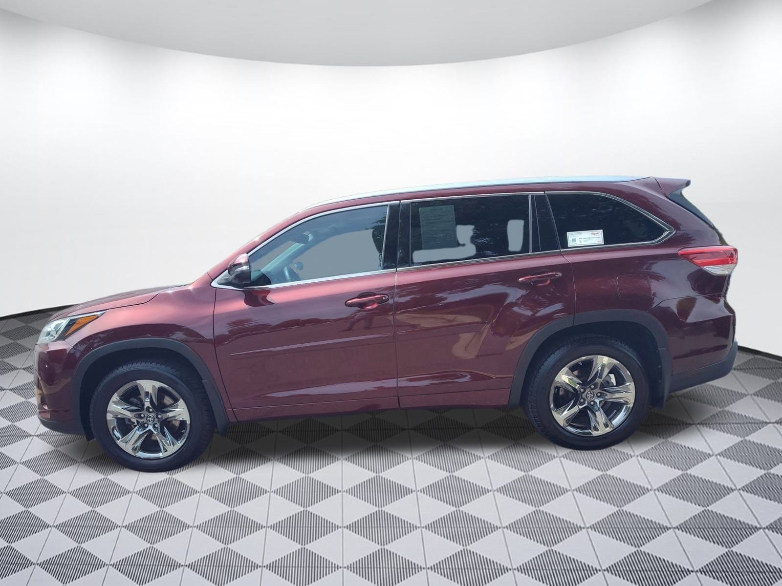 Used 2018 Toyota Highlander Limited Platinum with VIN 5TDDZRFH5JS868325 for sale in Fairfax, VA