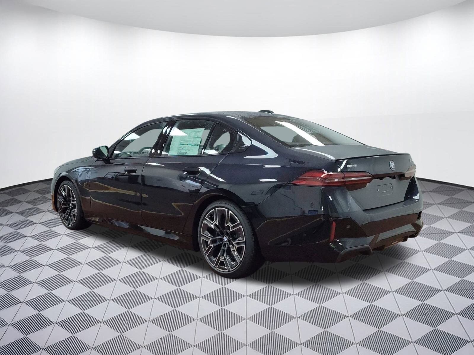 2026 Bmw 550e xDrive photo 3