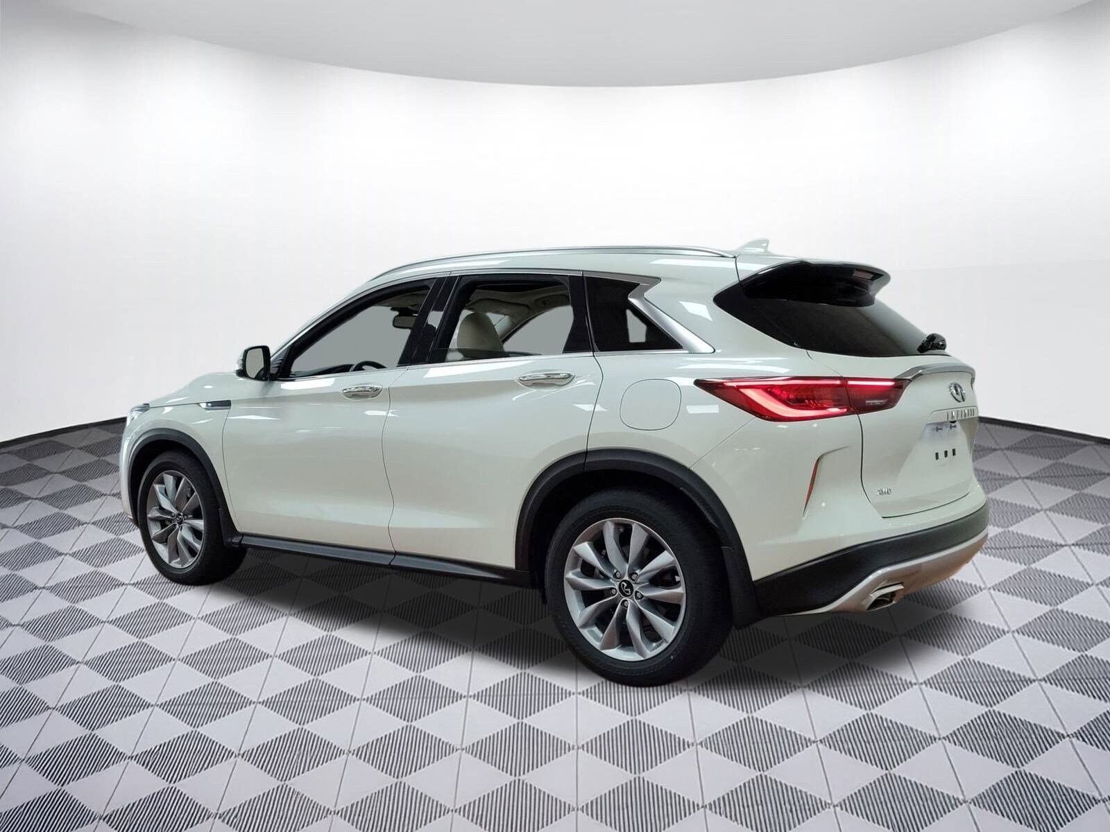 2022 Infiniti QX50 Luxe photo 3