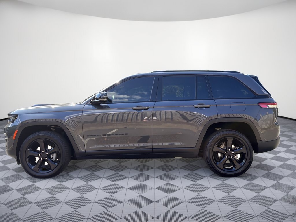 Used 2022 Jeep Grand Cherokee Laredo SUV