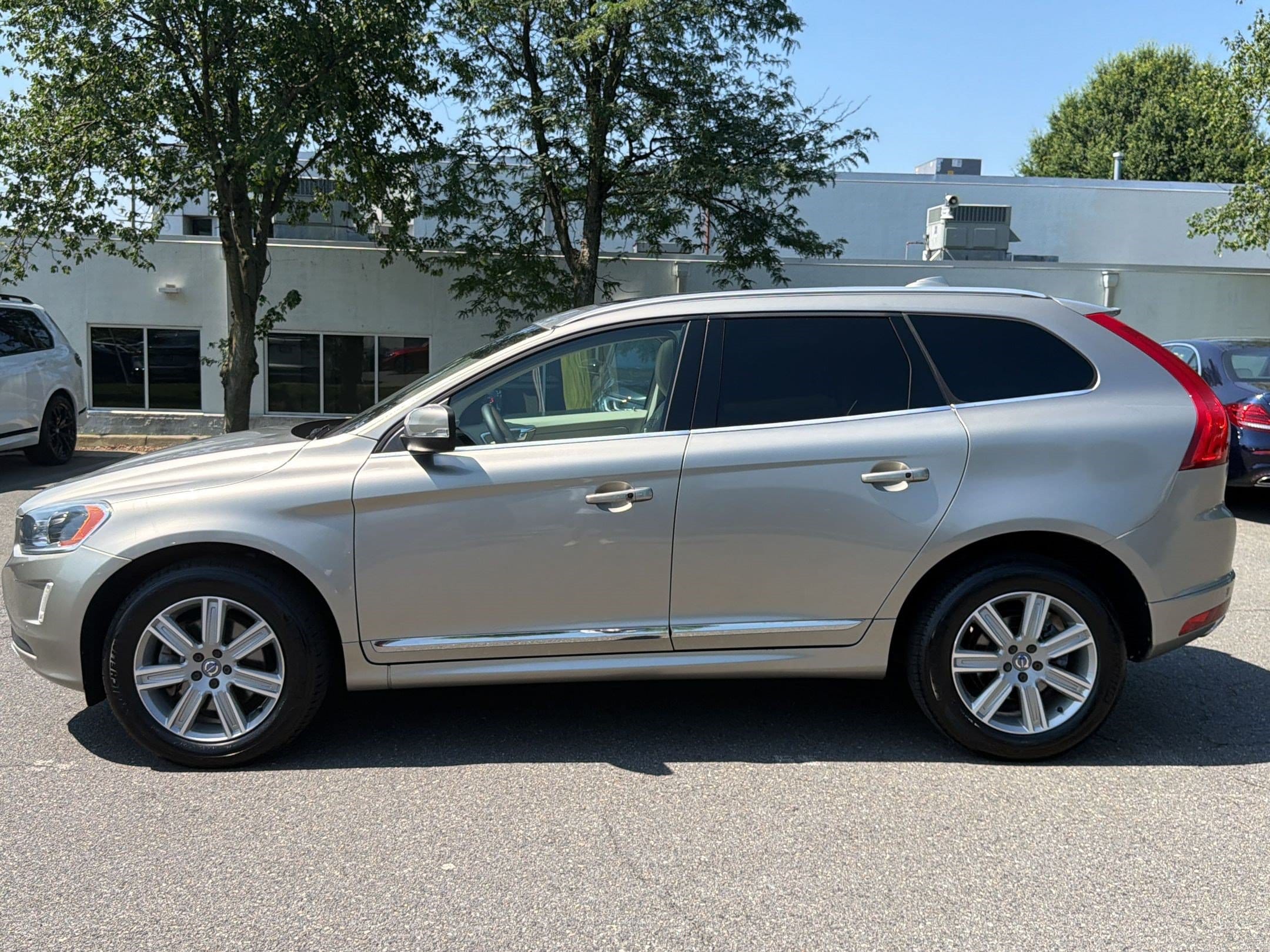 Used 2016 Volvo XC60 T6 Platinum with VIN YV4902RM8G2791401 for sale in Fairfax, VA