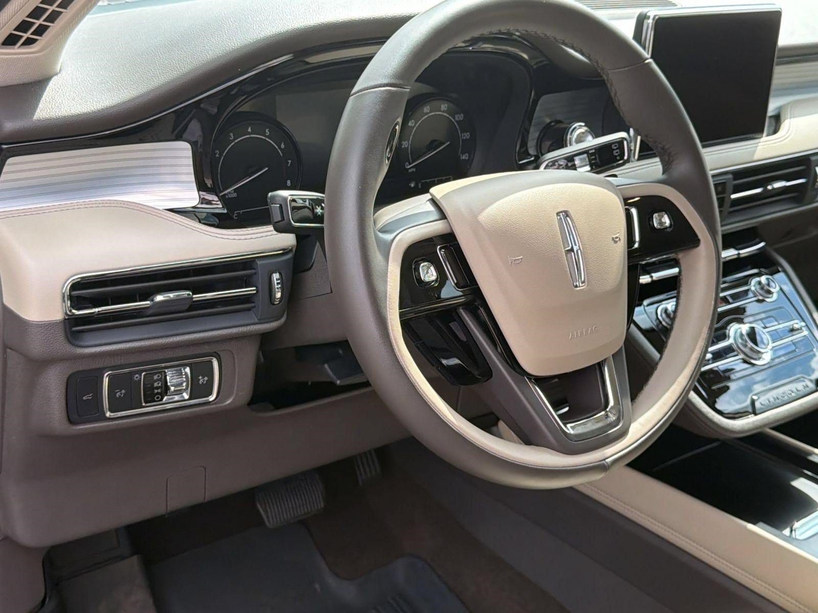 Corsair Standard SUV