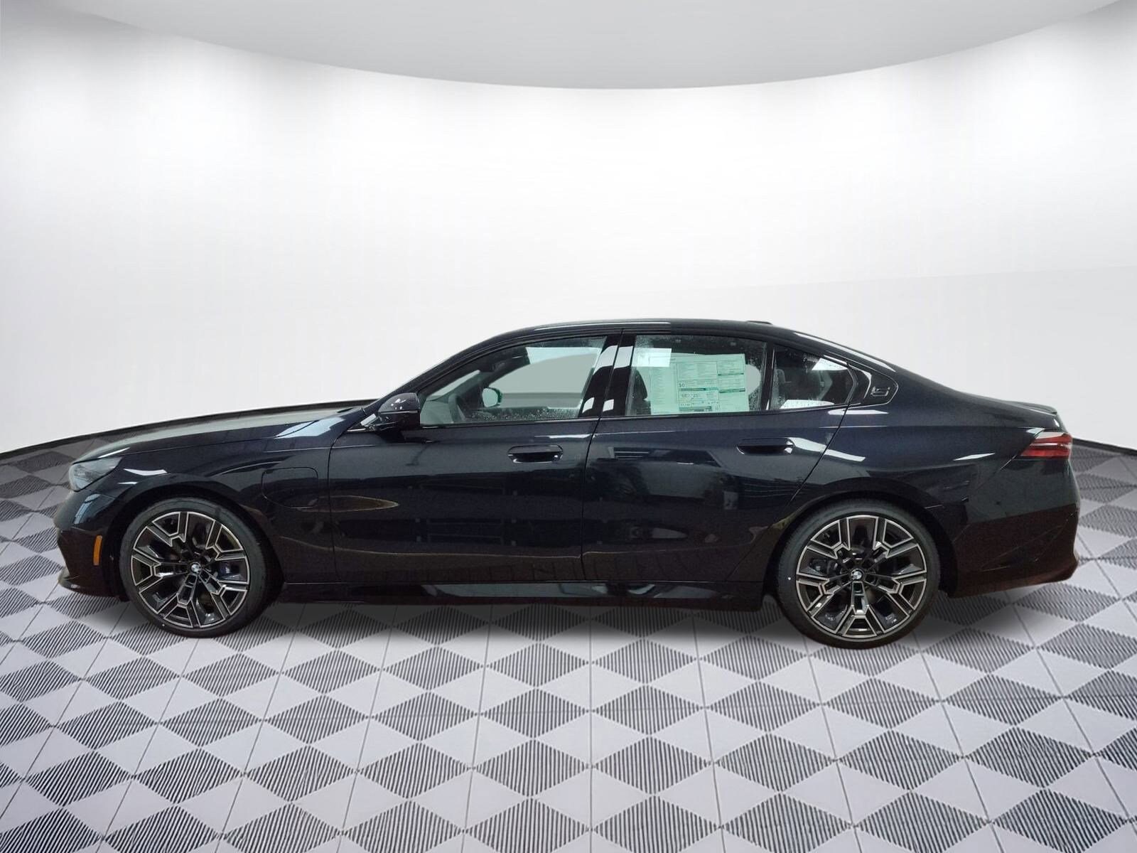 2026 Bmw 550e xDrive photo 2