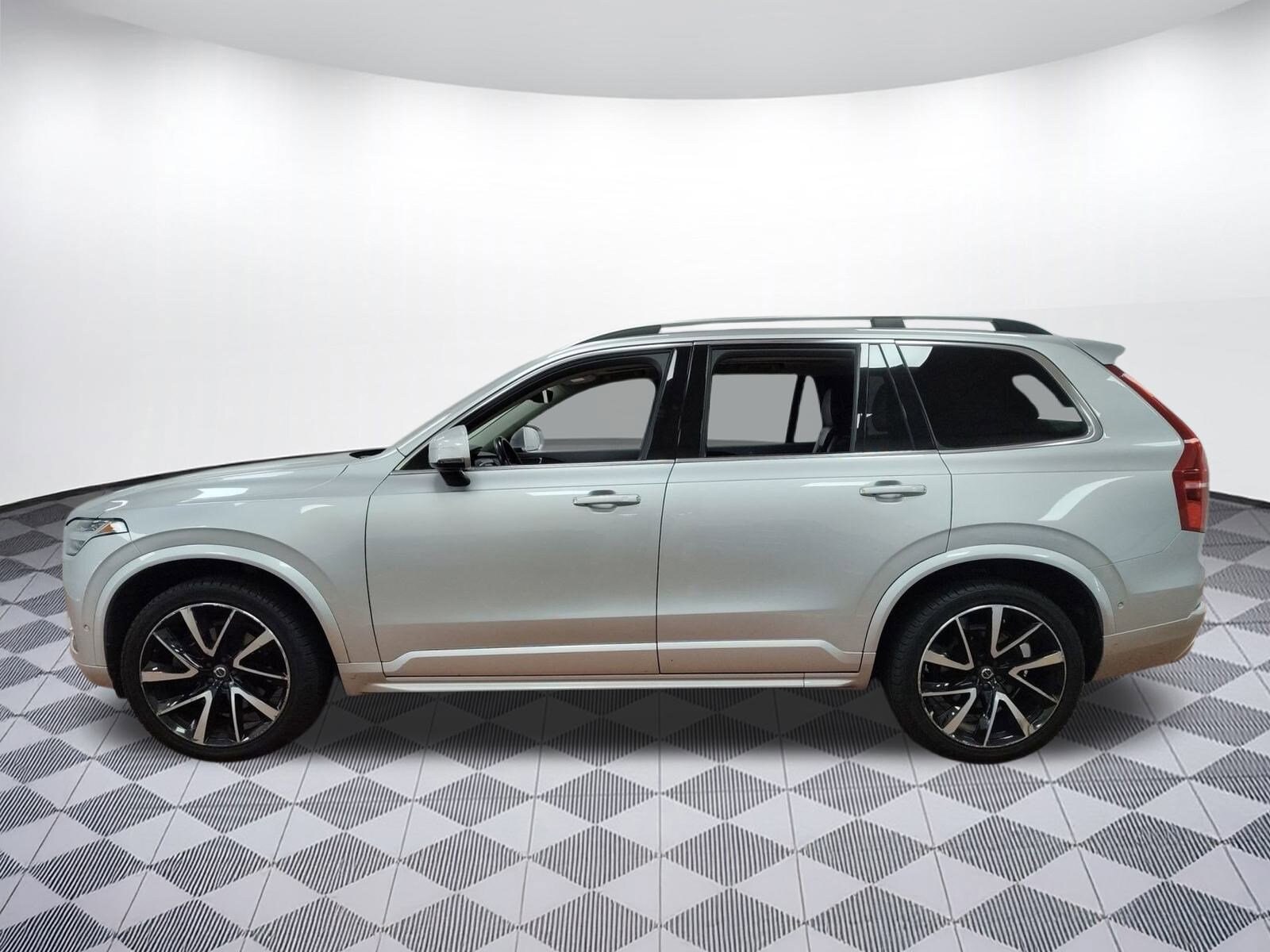 2019 Volvo XC90 Momentum photo 2