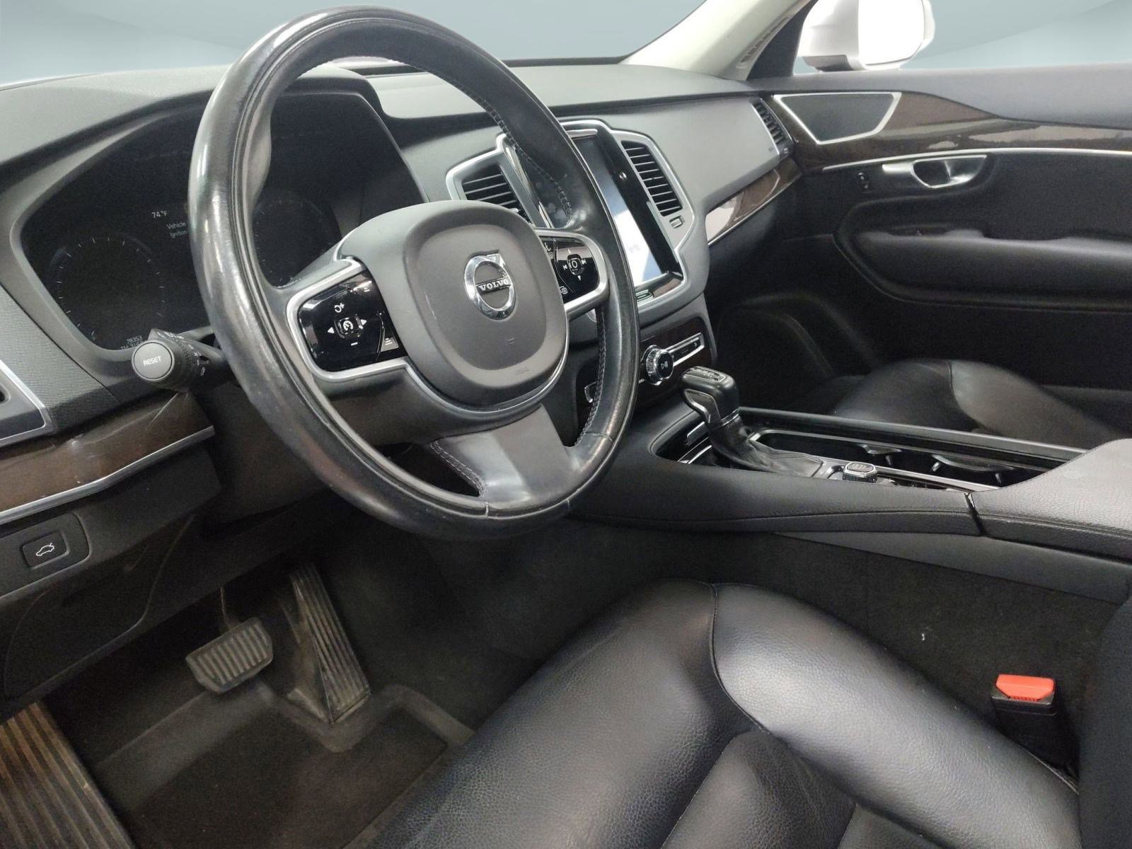 2019 Volvo XC90 Momentum photo 4