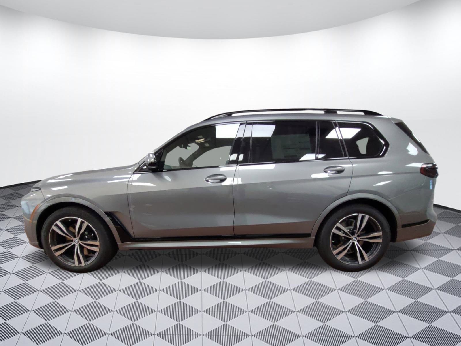 Used 2026 BMW X7 40i with VIN 5UX23EM02T9037251 for sale in Fairfax, VA