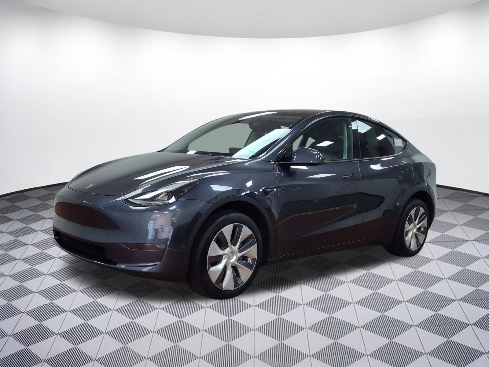 Used 2024 Tesla Model Y Long Range with VIN 7SAYGDEE6RA245622 for sale in Fairfax, VA