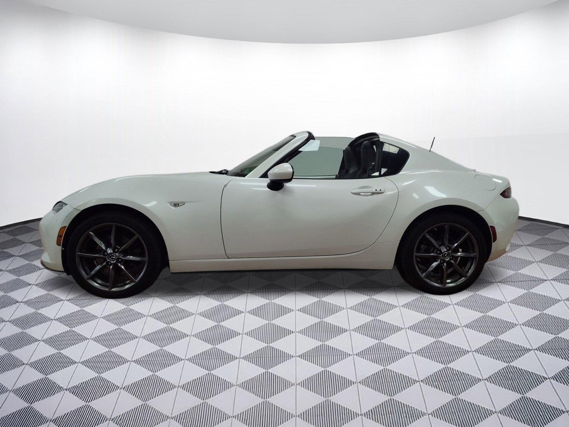 2019 Mazda MX-5 Miata Miata RF Grand Touring photo 2