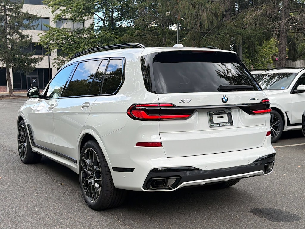 New 2027 BMW X7 xDrive40i SUV