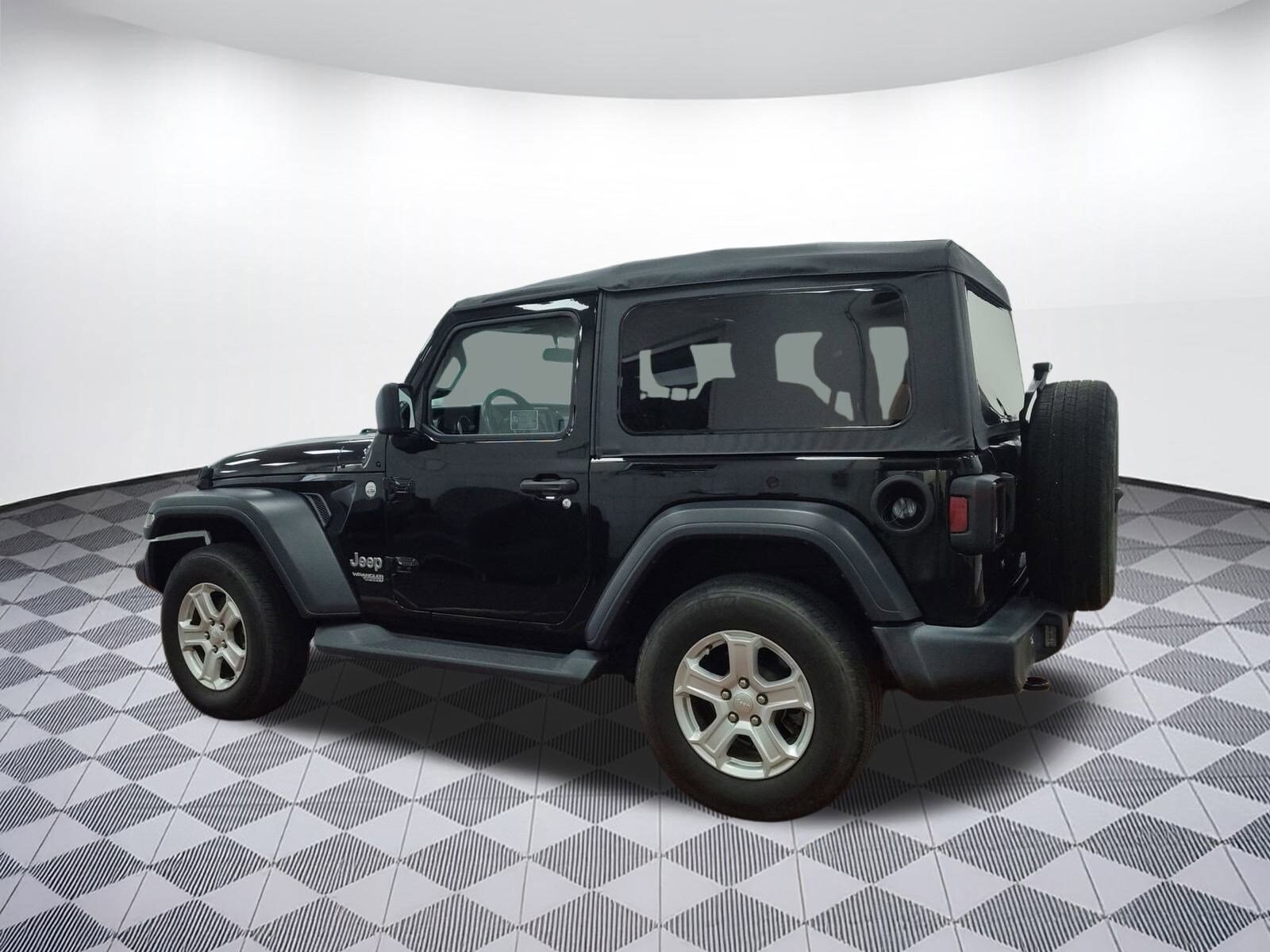 2019 Jeep Wrangler Sport S photo 3