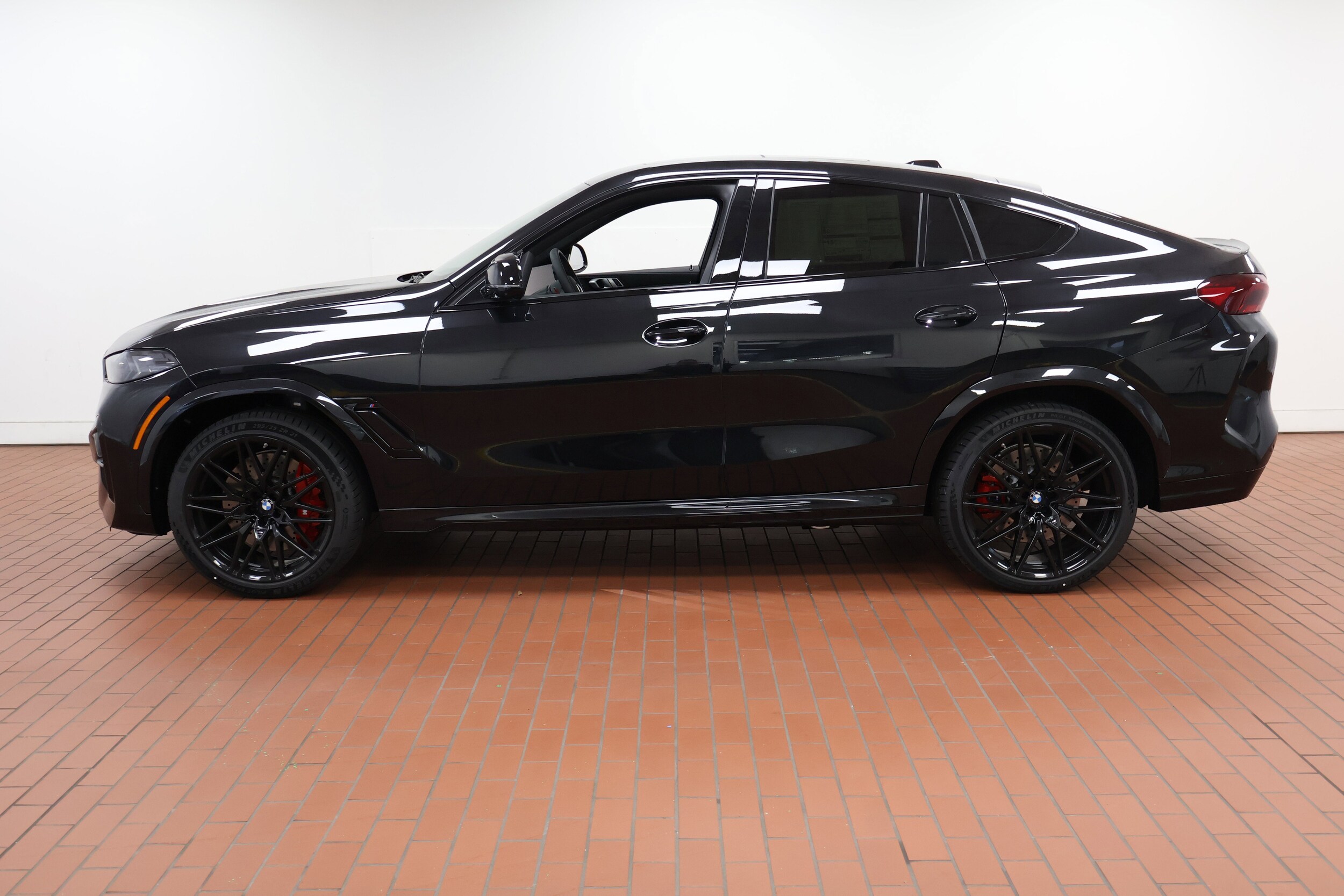 2025 Bmw X6 M photo 4