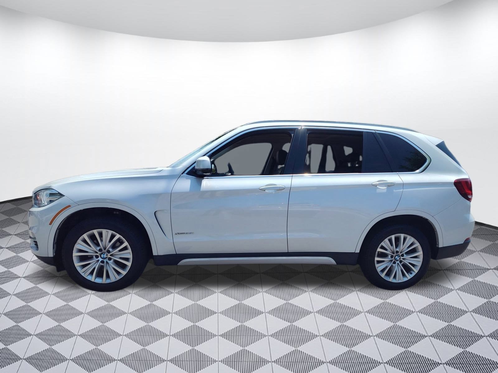 Used 2016 BMW X5 xDrive35i with VIN 5UXKR0C58G0P33928 for sale in Fairfax, VA