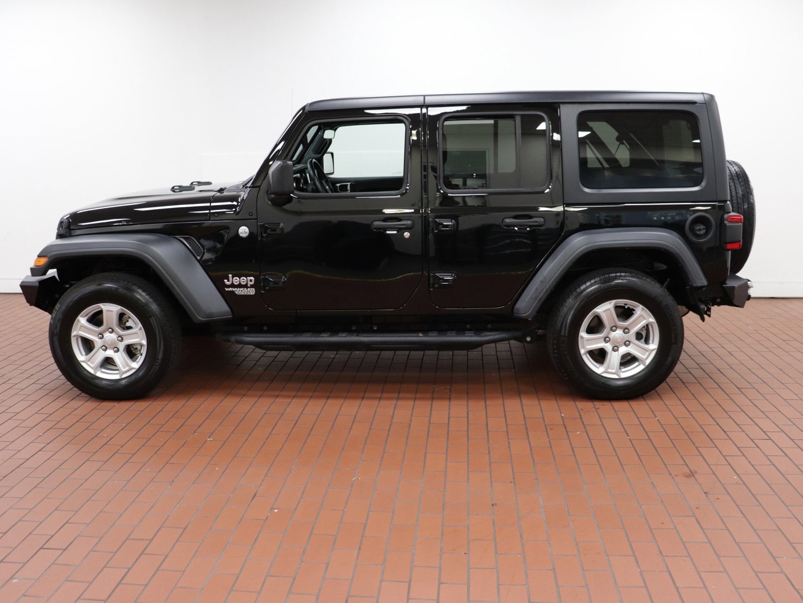 Used 2018 Jeep All-New Wrangler Unlimited Sport S with VIN 1C4HJXDN4JW250693 for sale in Fairfax, VA