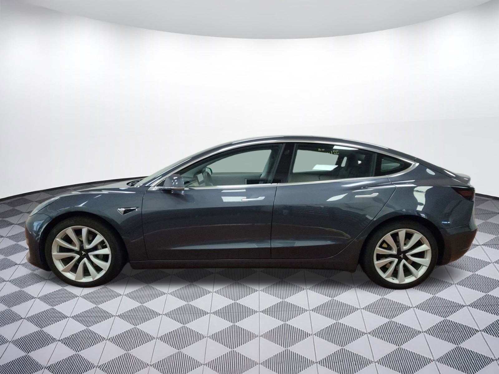 2019 Tesla Model 3 Long Range photo 2