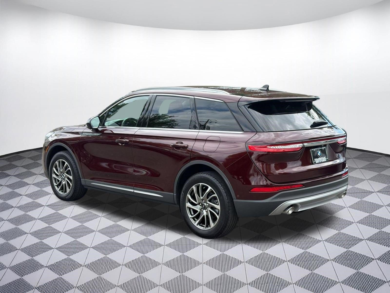 Corsair Standard SUV
