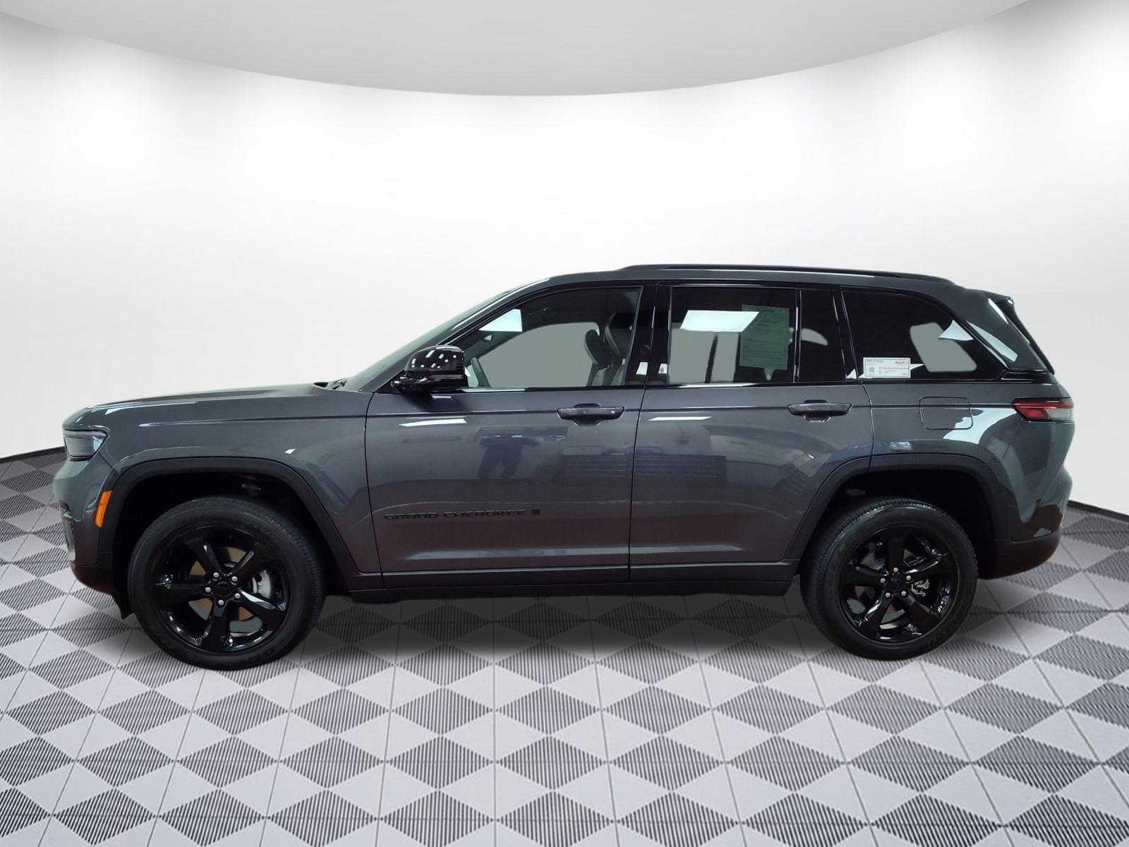 Used 2022 Jeep Grand Cherokee Altitude with VIN 1C4RJHAG4N8609924 for sale in Fairfax, VA