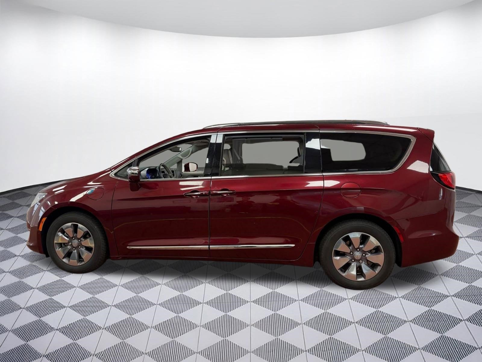 Used 2018 Chrysler Pacifica Hybrid Limited with VIN 2C4RC1N70JR258472 for sale in Fairfax, VA
