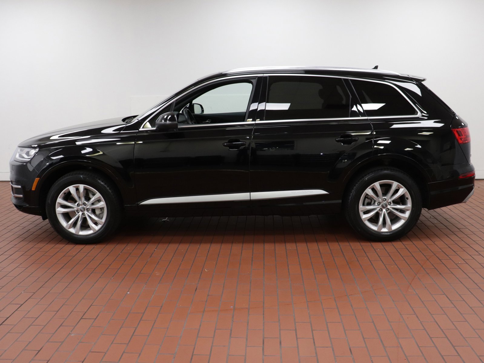 Used 2019 Audi Q7 Premium with VIN WA1AAAF79KD014223 for sale in Fairfax, VA