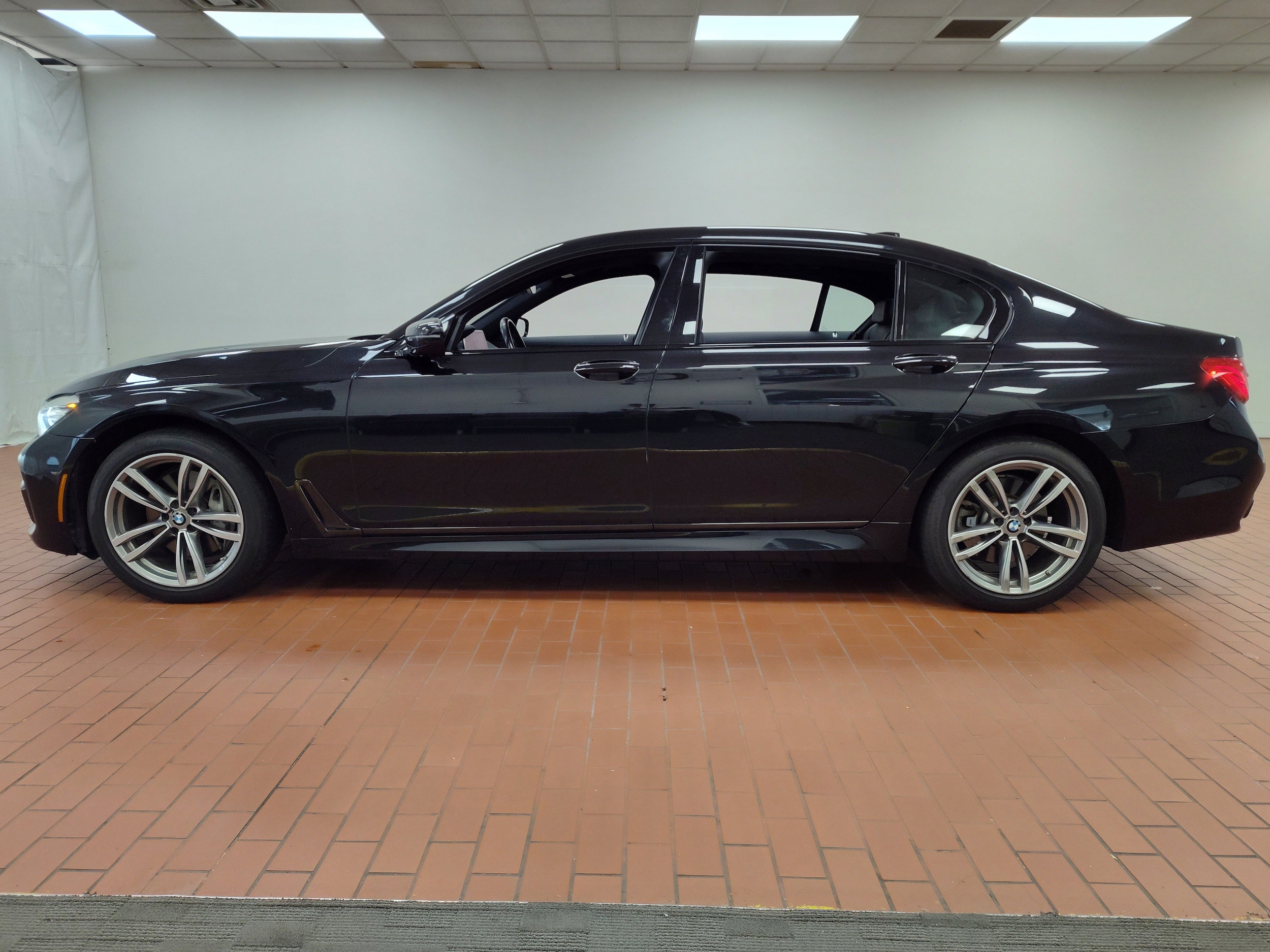 Used 2019 BMW 7 Series 740i with VIN WBA7E4C53KGV69981 for sale in Fairfax, VA