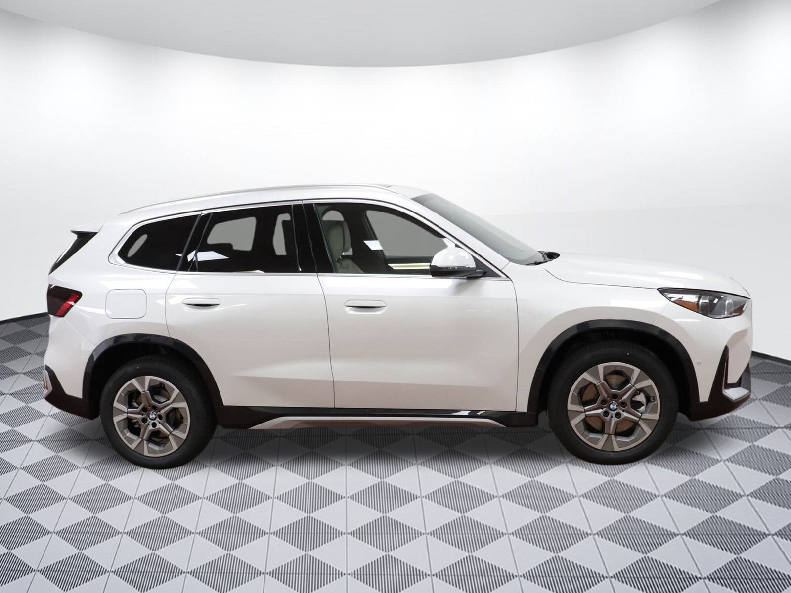 2025 Bmw X1 XDrive28i photo 2