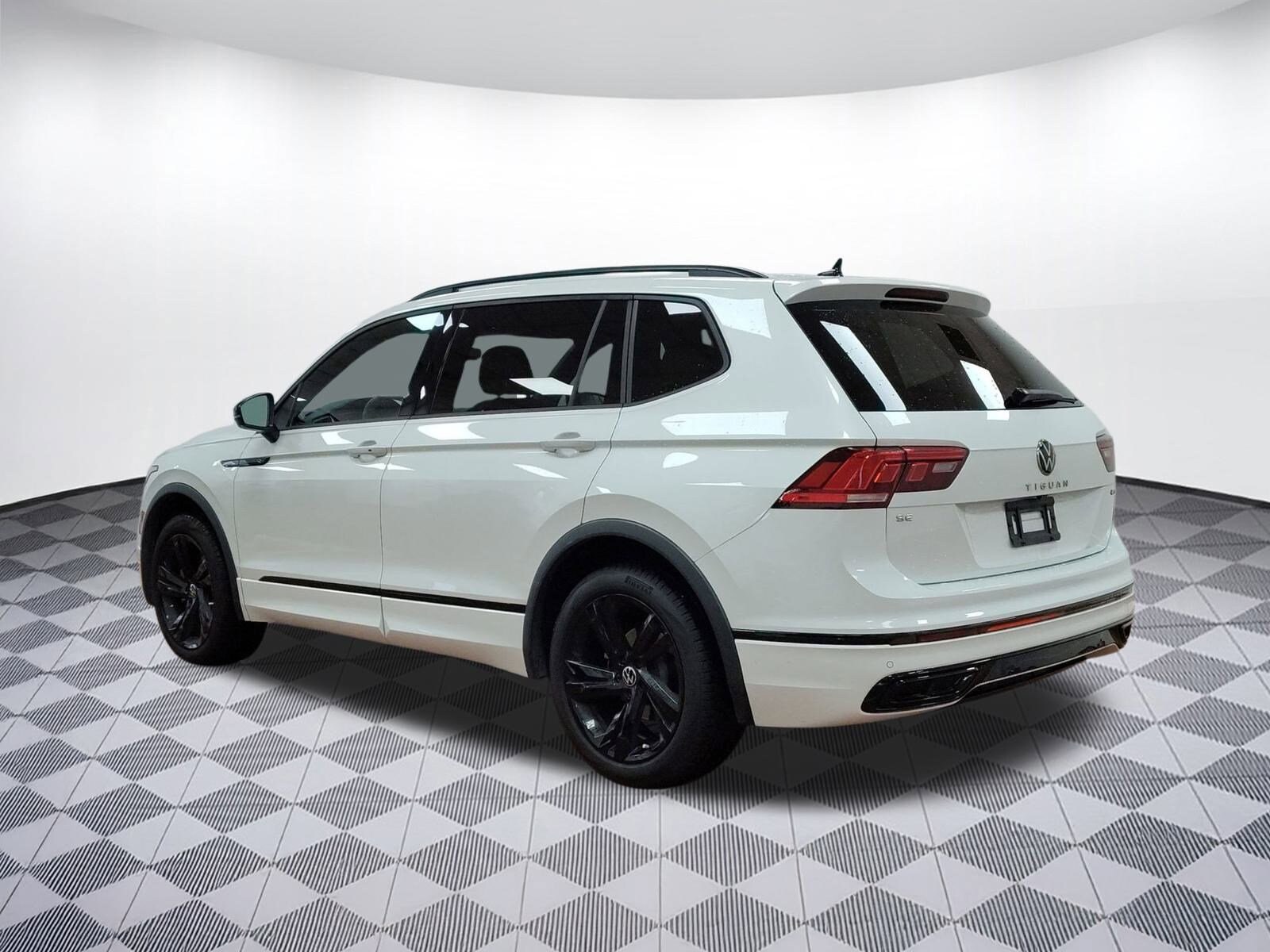 2024 Volkswagen Tiguan SE R-Line Black photo 3