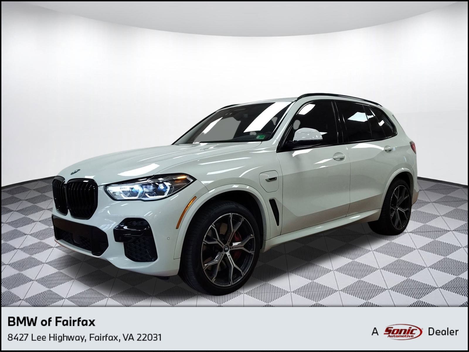 2023 BMW X5 45e's photo