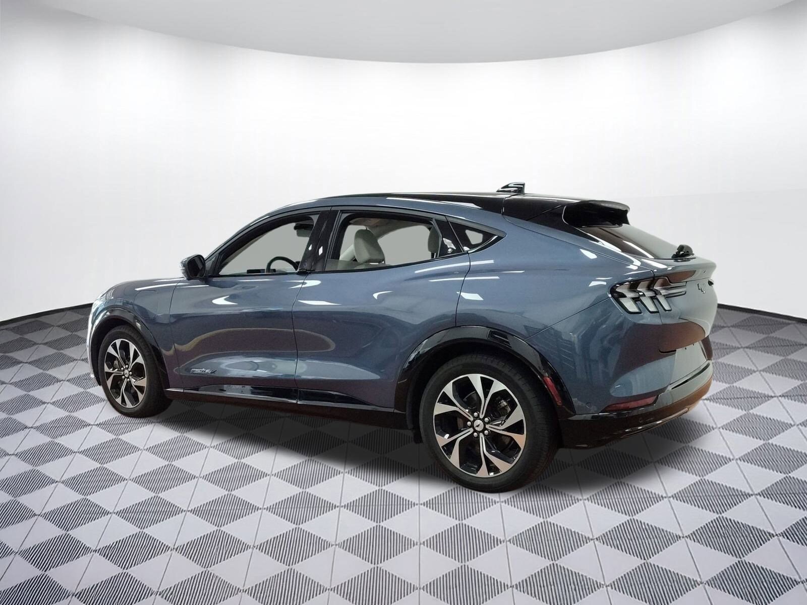 2021 Ford Mustang Mach-E Premium photo 3