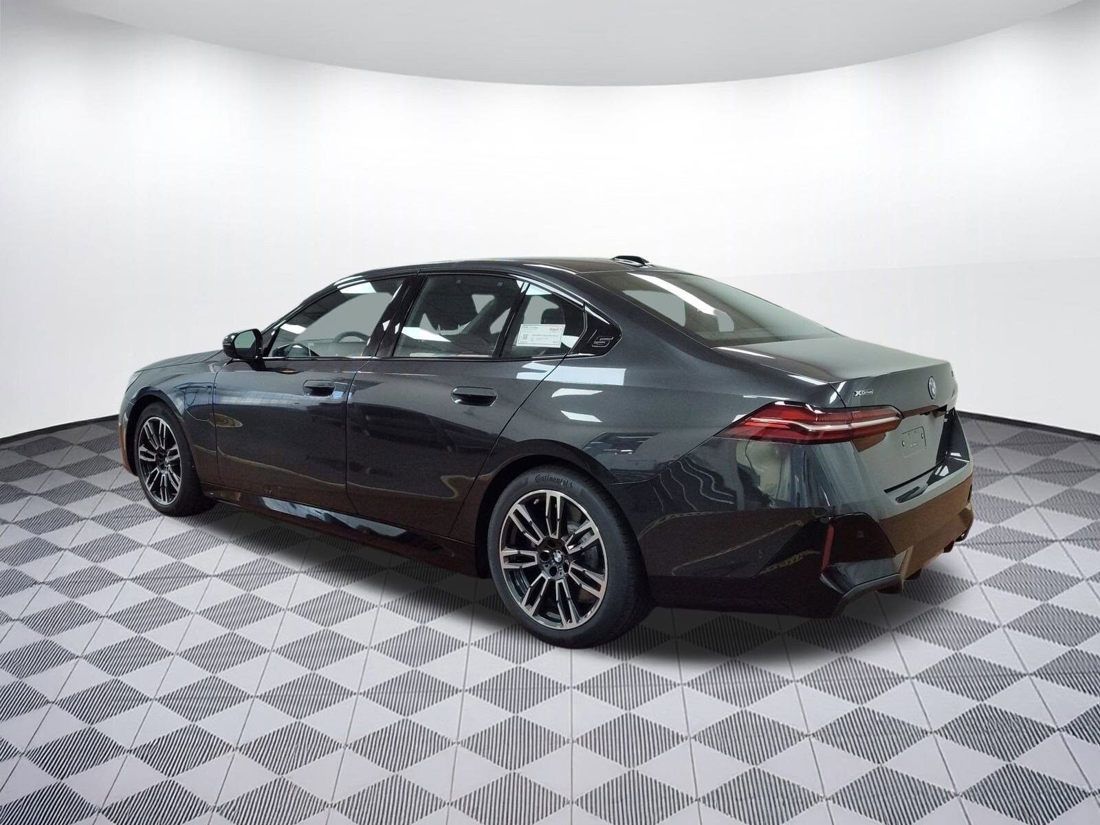 2026 Bmw 550e xDrive photo 2