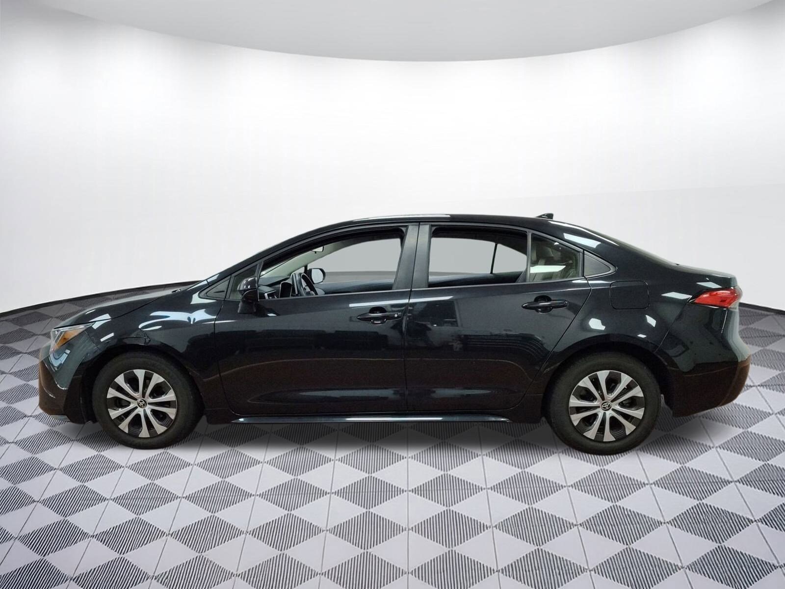 2022 Toyota Corolla Hybrid LE photo 2