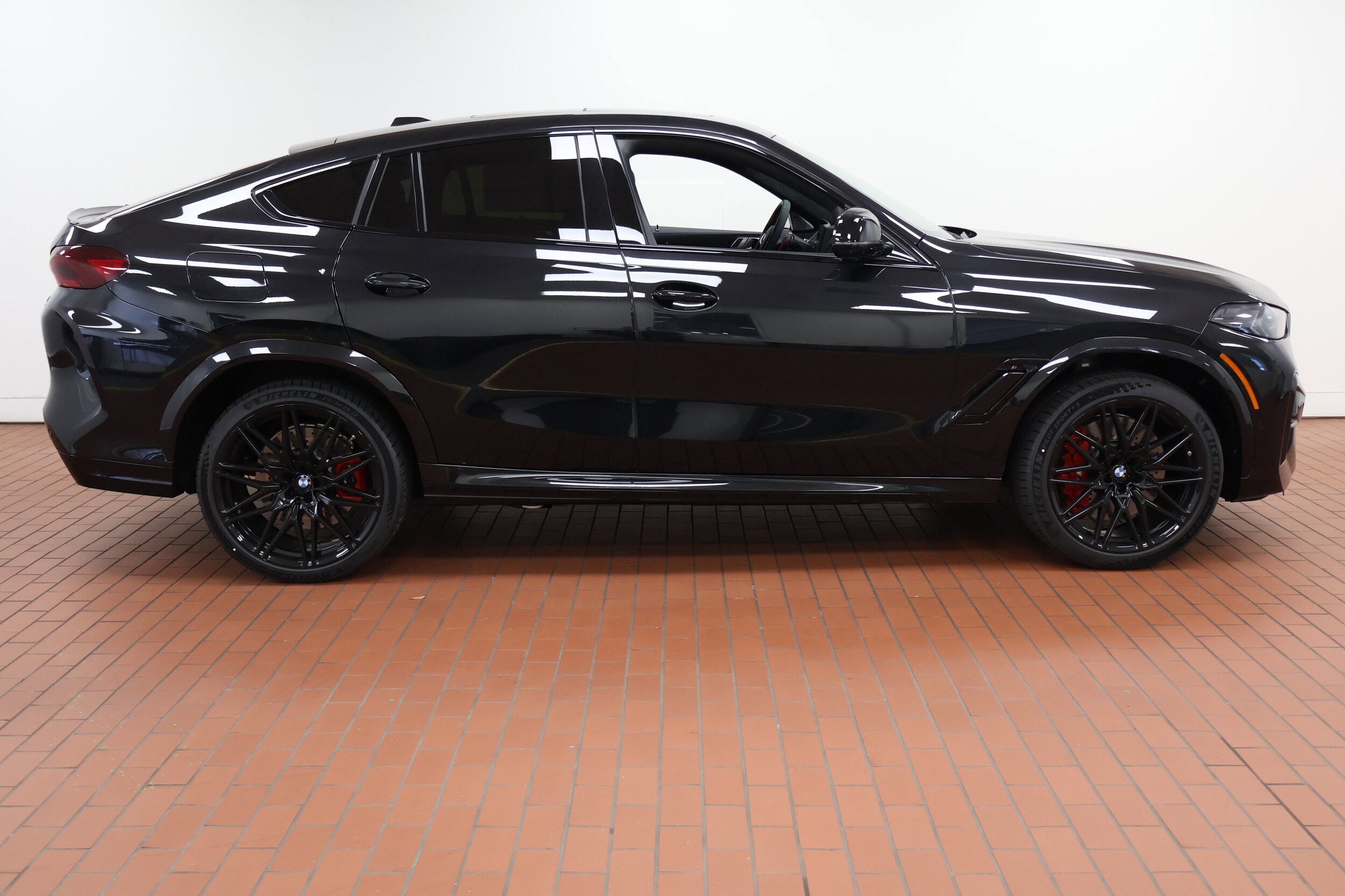 2025 Bmw X6 M photo 2