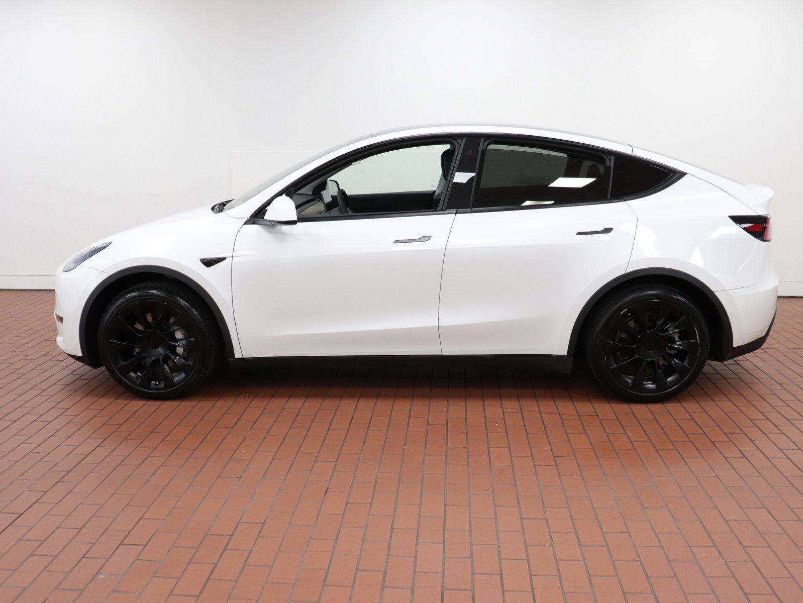 Used 2021 Tesla Model Y Standard Range with VIN 5YJYGDED8MF121397 for sale in Fairfax, VA