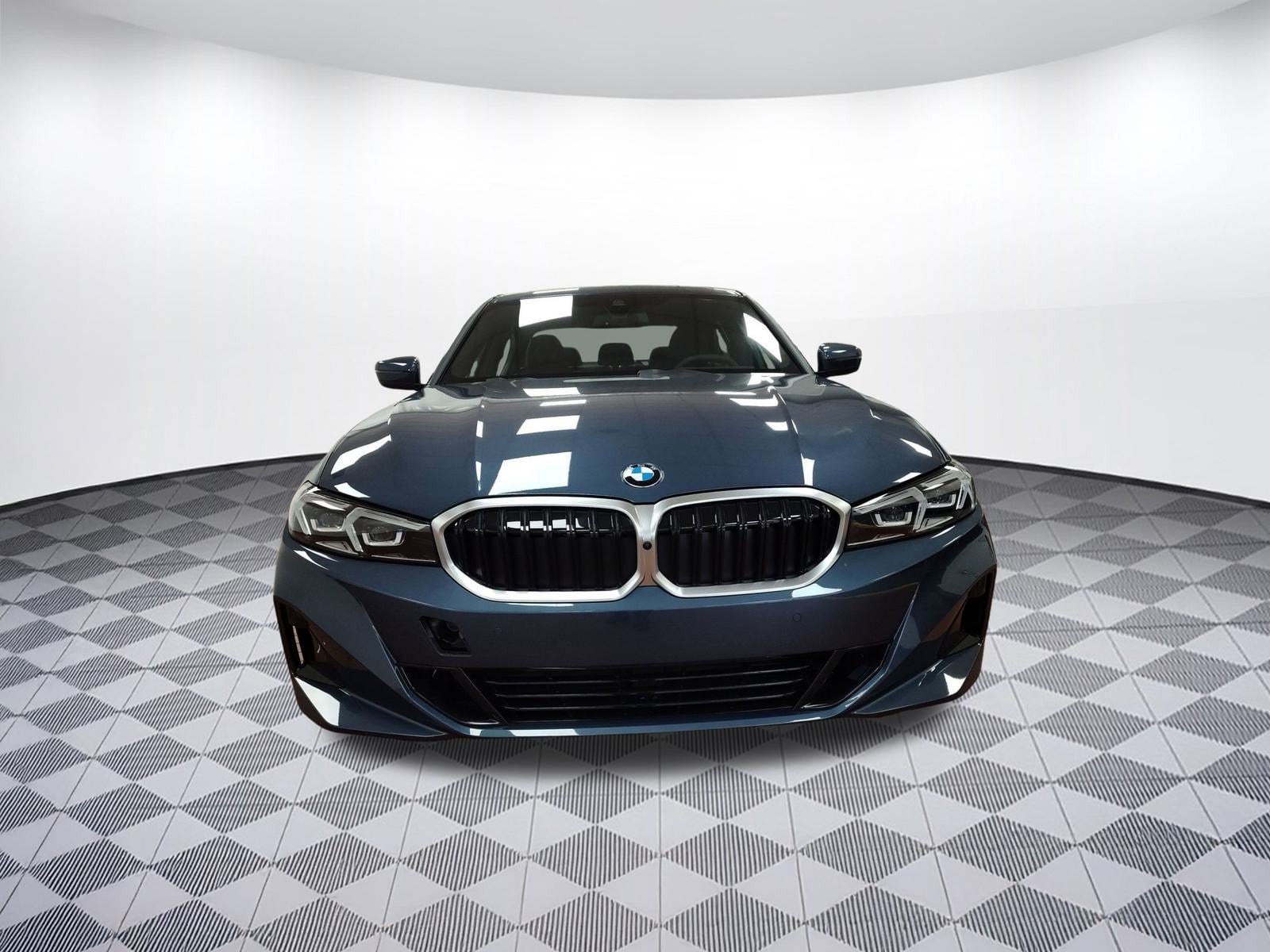 2026 BMW 3 Series 330i - Photo 5