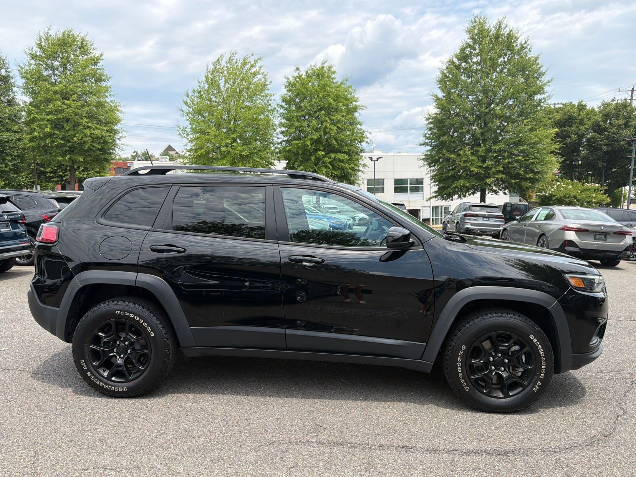 Cherokee X SUV