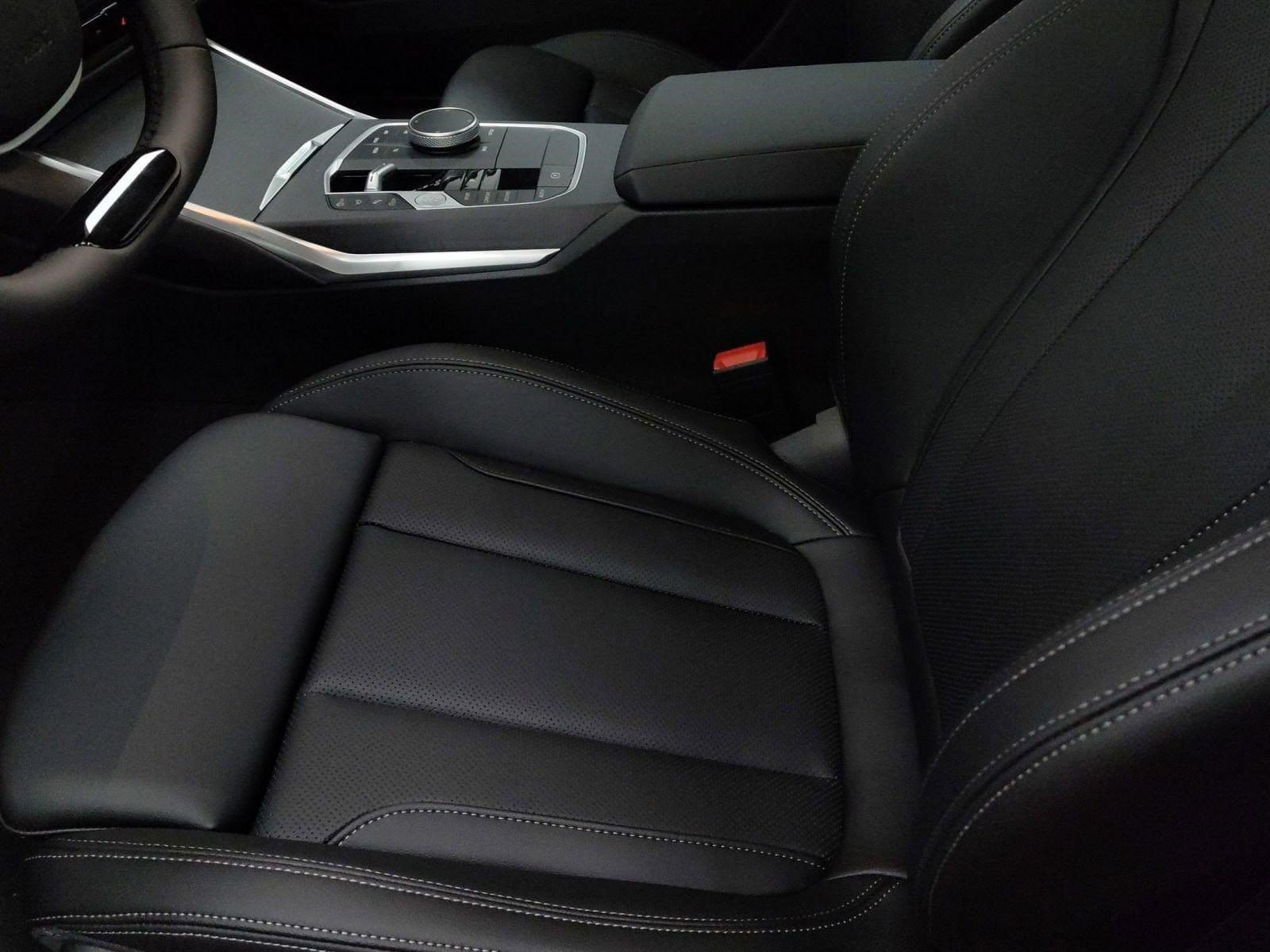 2026 BMW 3 Series 330i - Photo 18