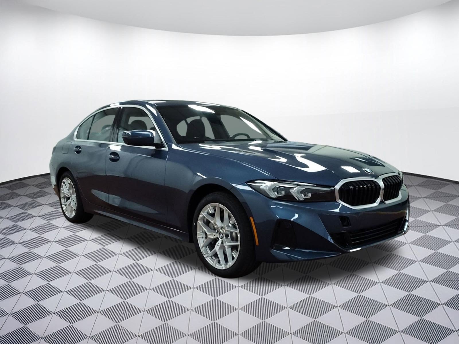 2026 BMW 3 Series 330i - Photo 6