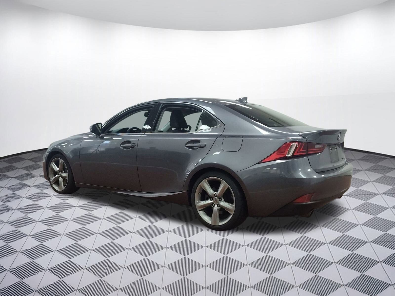 2015 Lexus IS 350 photo 3